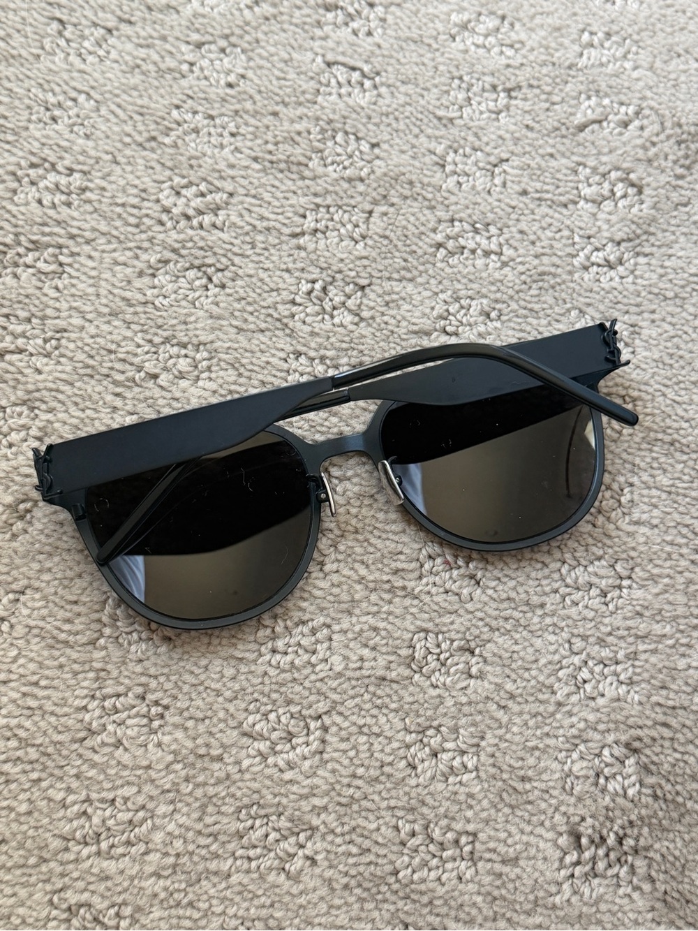 Saint Laurent Black Cat-Eye Sunglasses with Dark Lenses - Picture 7 of 9